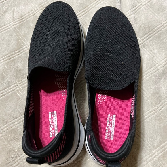 Skechers Size 9 air cooled goga mat sneakers - Picture 5 of 8